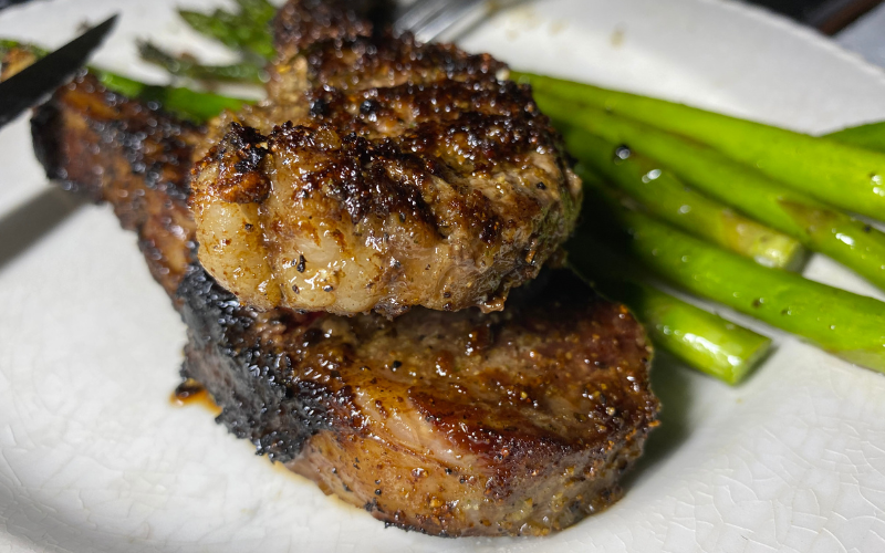 lamb chops with cauliflower mash and asparagus